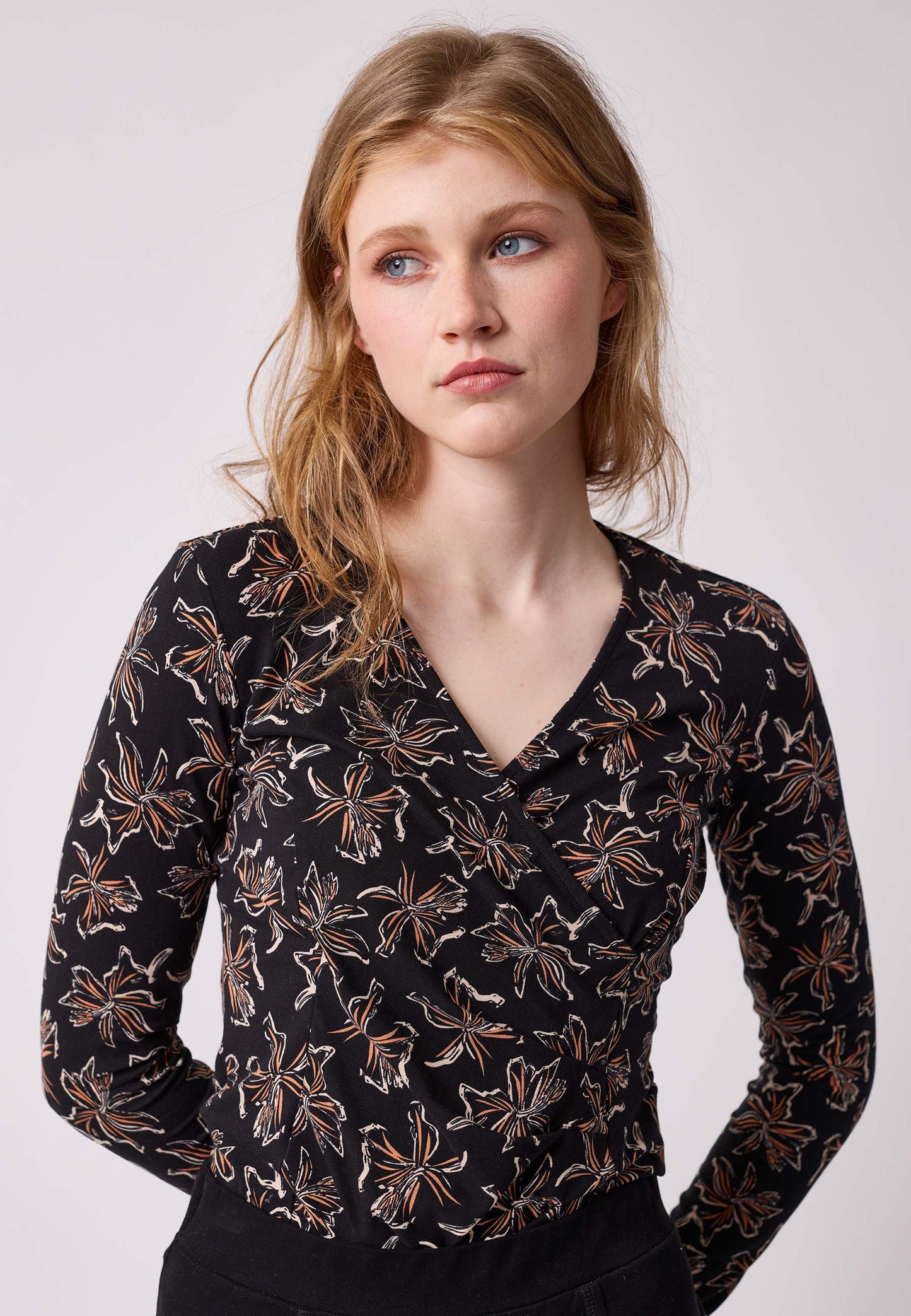 Wrap shirt, model Miri