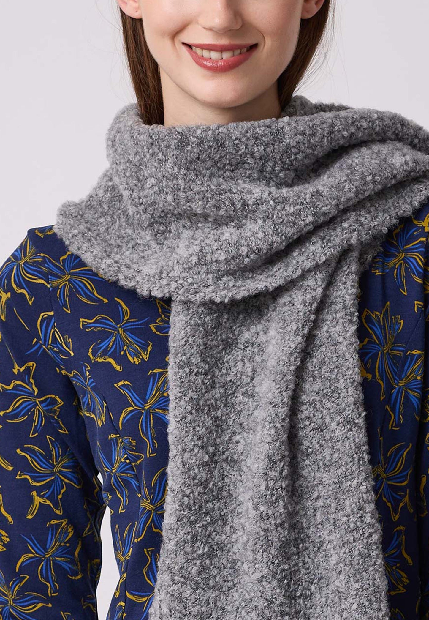 Scarf, model Greta