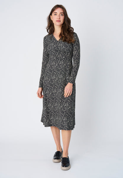 Wrap dress, model Joelle