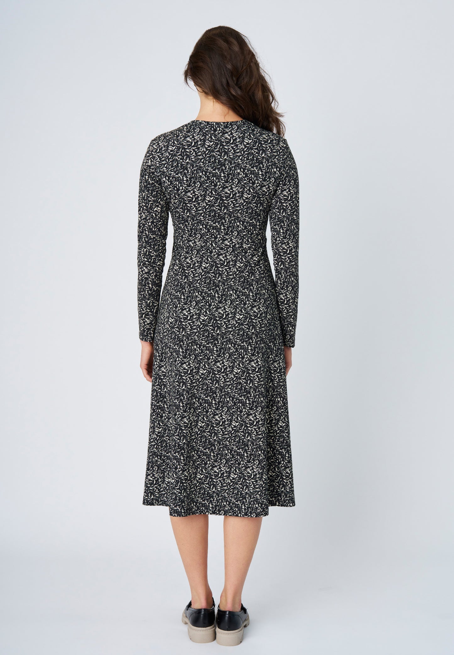 Wrap dress, model Joelle