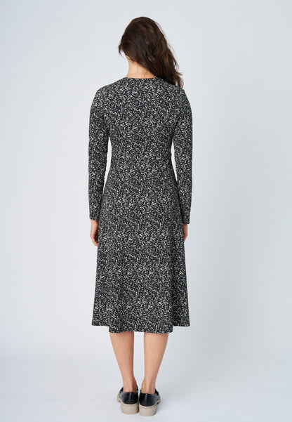 Wrap dress, model Joelle