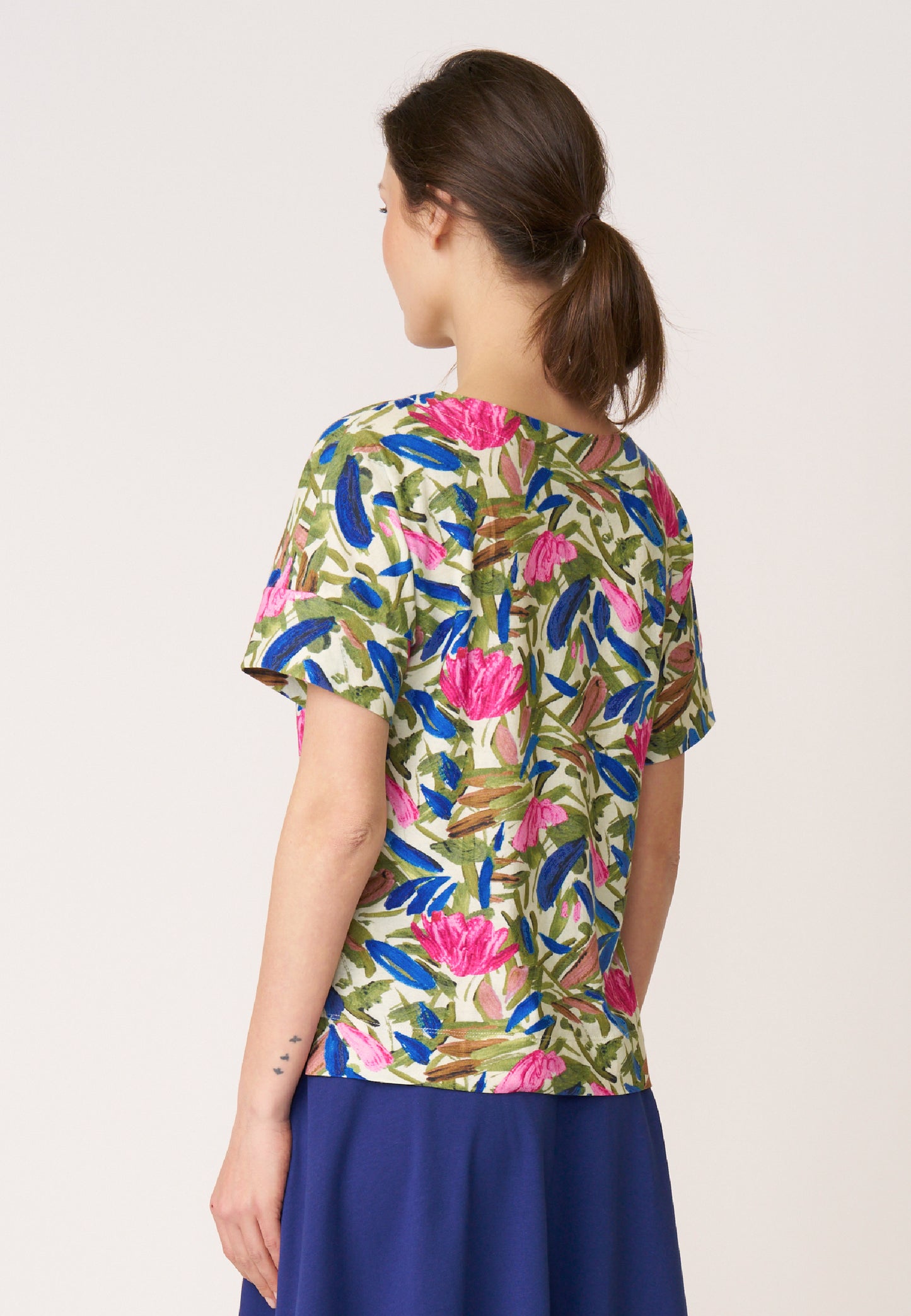 Shirt, model Sarah