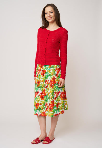 Strickjacke, Modell Marcelina in lebhaftem Rot mit feinem Strukturmuster und tailliertem Schnitt für femininen Charme