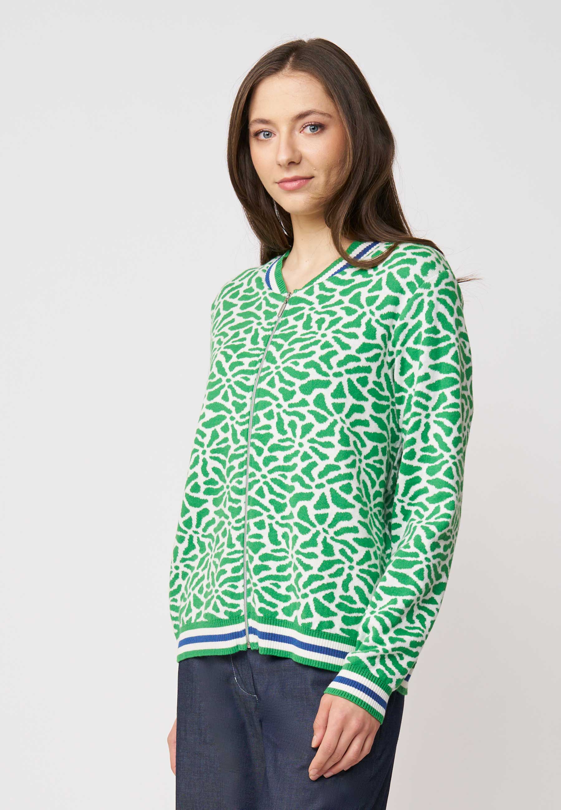 Jacke, Modell Alsora mit grün-weißem Muster und Reißverschluss für einen modernen und frischen Look