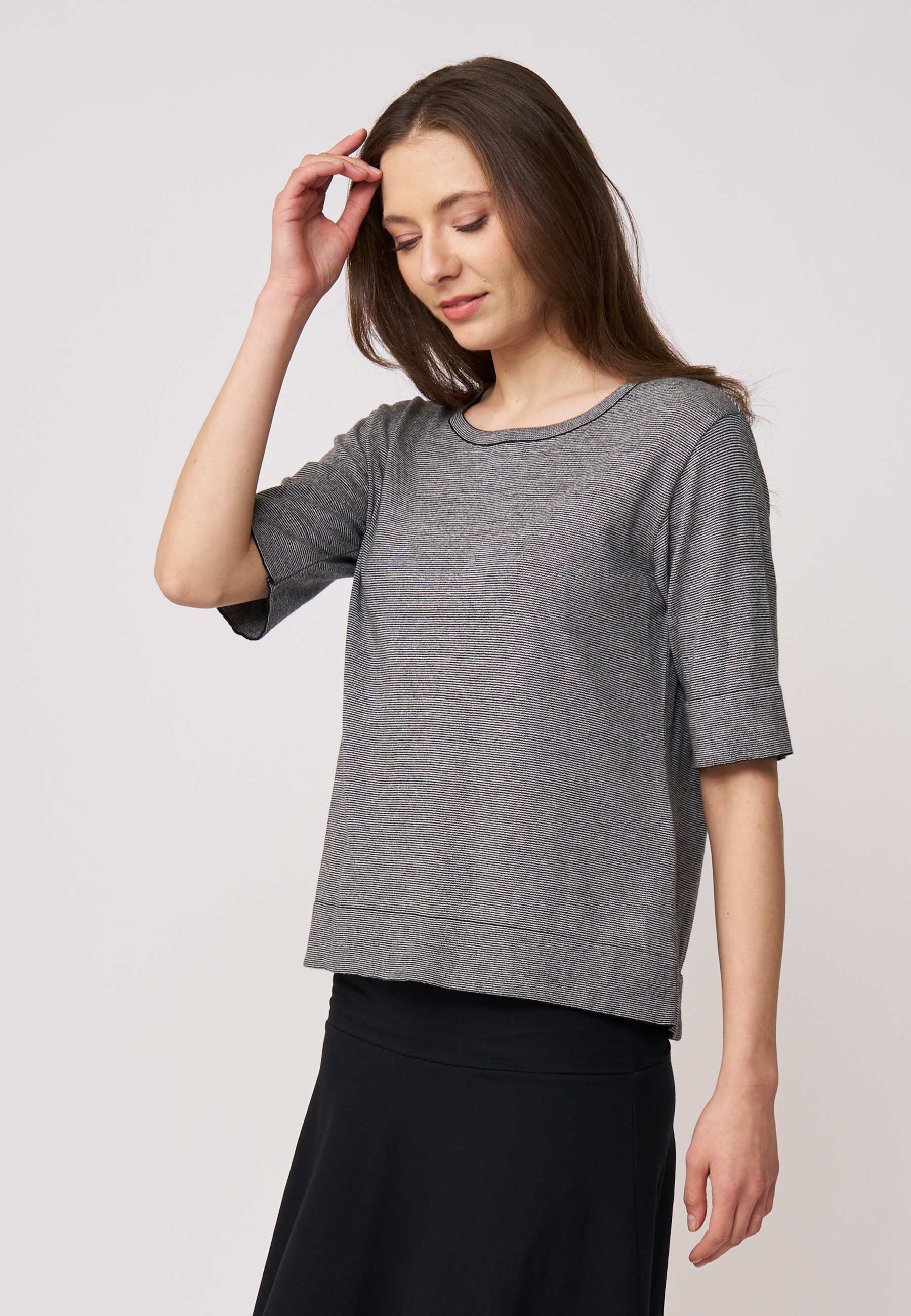 Pulli, Modell Nicole in dezentem Grau mit halblangen Ärmeln und entspanntem, geradem Schnitt für vielseitigen Komfort