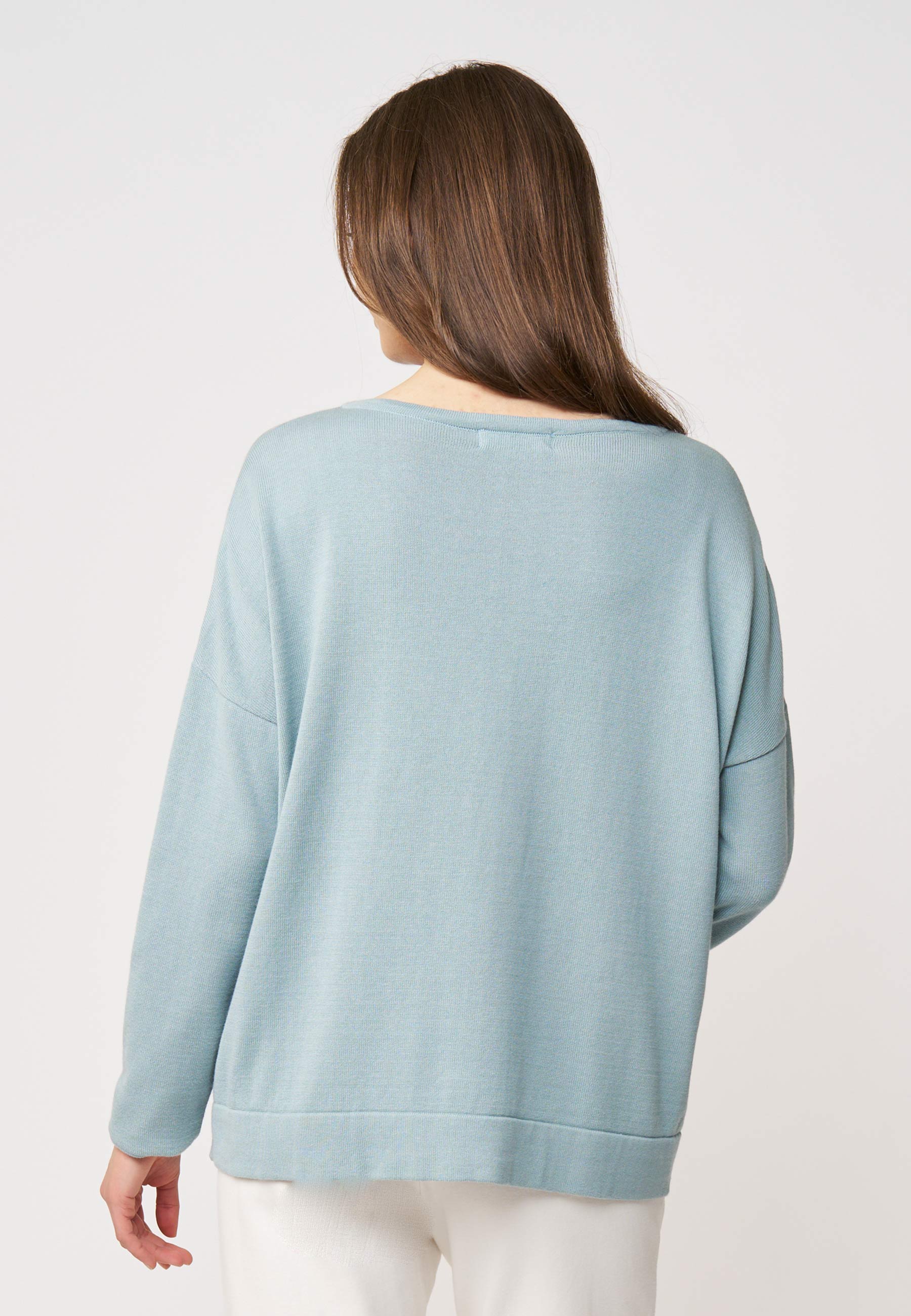 Pulli, Modell Rafaela in sanftem Blau mit lockerem Schnitt und langem Arm für einen entspannten Alltagslook