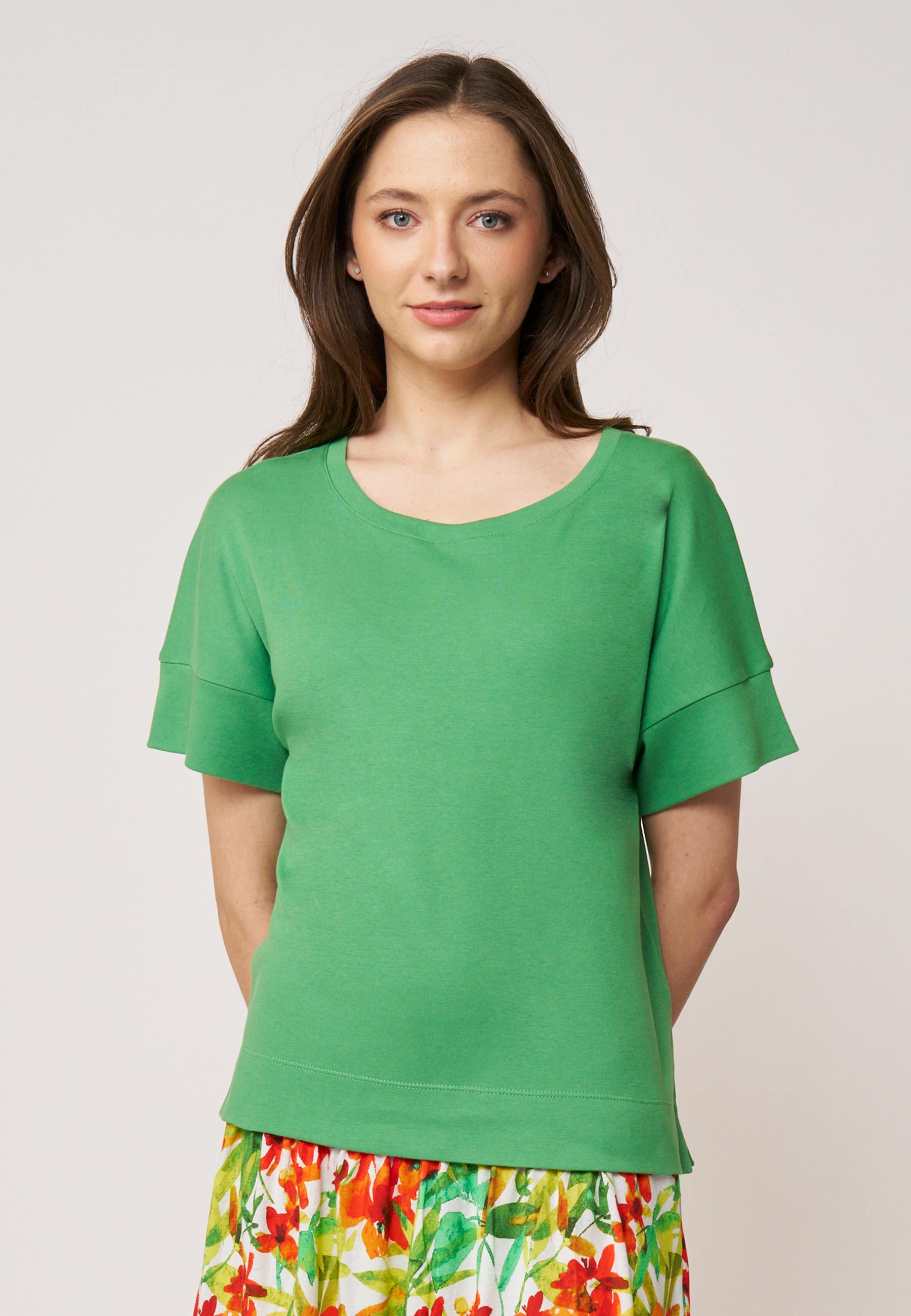 Shirt, Modell Valentina in frischem Grün mit lockerem Schnitt und kurzen Ärmelabschlüssen aus weichem Material