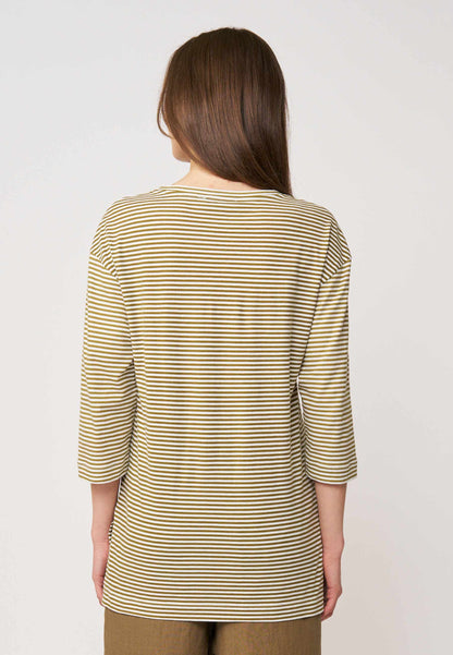 Longshirt, Modell Lia in zarten Beige- und Weißstreifen mit 3/4-Ärmeln und legerem Schnitt für entspannten Stil