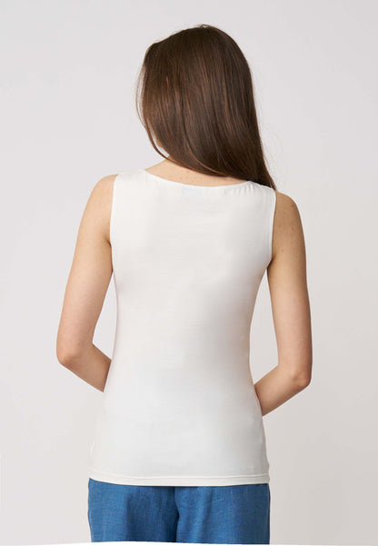 Top, Modell Ida in klassischem Weiß mit schmalem Schnitt und ärmellosem Design aus weichem, elastischem Material