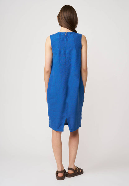 Kleid, Modell Carena in Blau, ärmellos mit geradem Schnitt und kleinem Schlitz am Rückensaum für luftigen Komfort