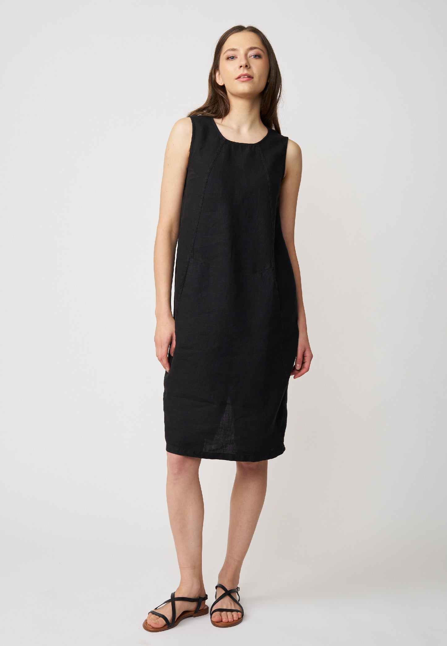 Kleid, Modell Carena in Schwarz mit ärmellosem Design und geradem Schnitt für einen schlichten, eleganten Look