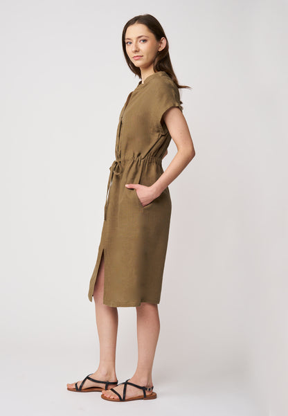 Kleid, Modell Filipa in warmem Braun mit Tunnelzug in der Taille und kurzem Ärmel für einen legeren Sommerlook