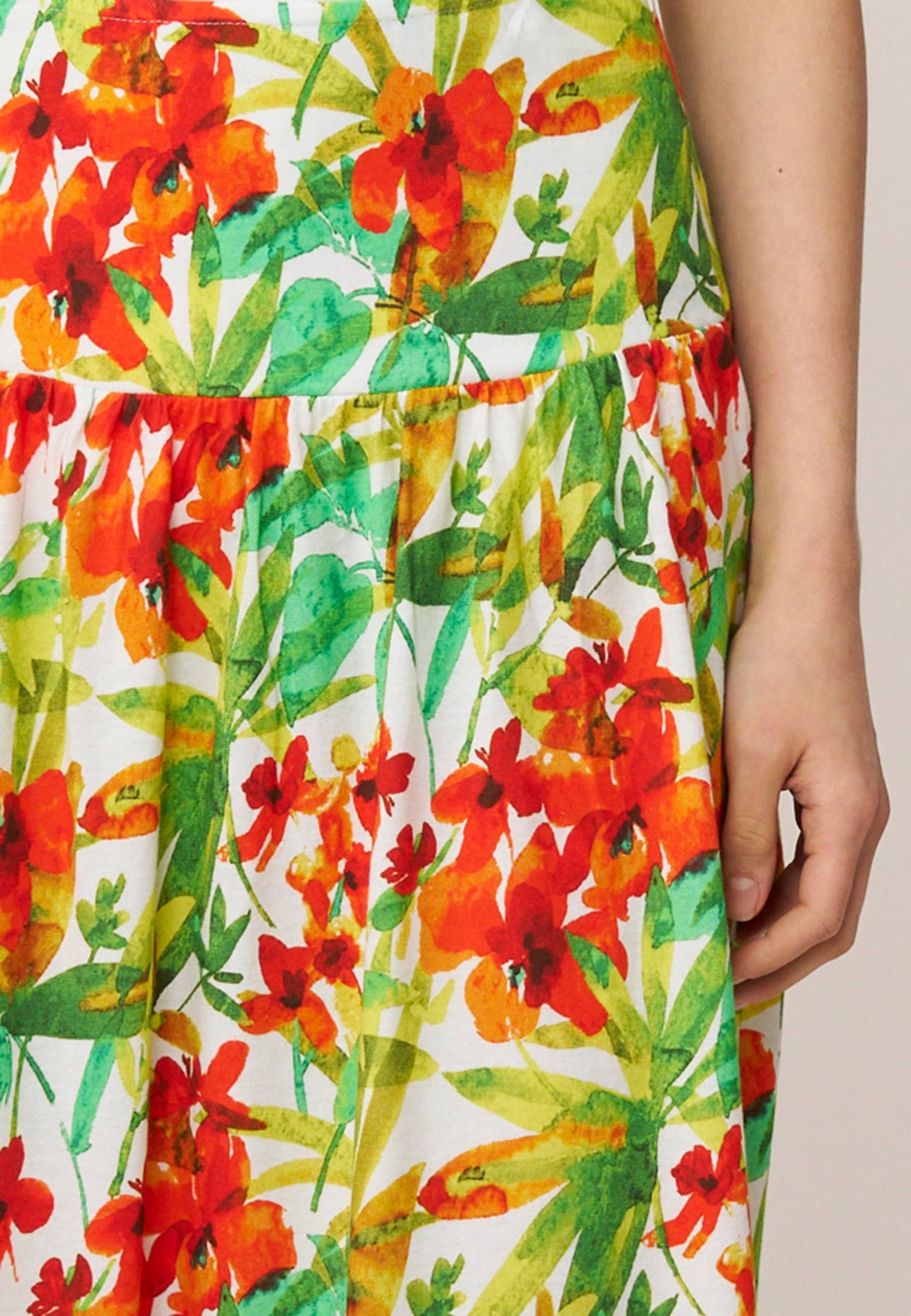 Rock, Modell Donia mit farbenfrohem Blumenprint und leichter, fließender Stoffstruktur für sommerliche Leichtigkeit