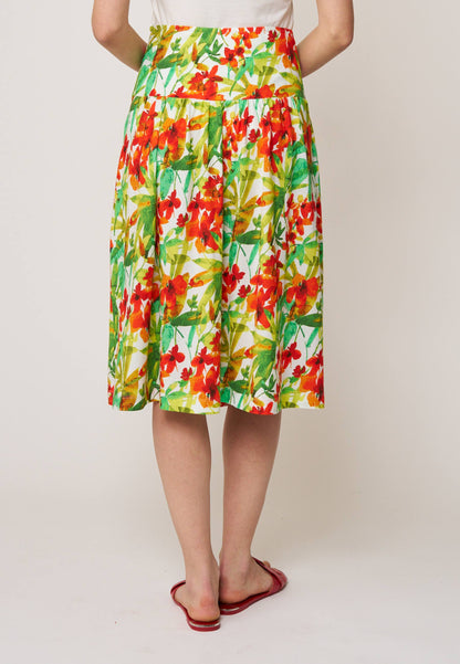 Rock, Modell Donia mit farbenfrohem Blumenmuster in Rot und Grün, hoher Bund und locker fallender Schnitt für sommerliche Leichtigkeit