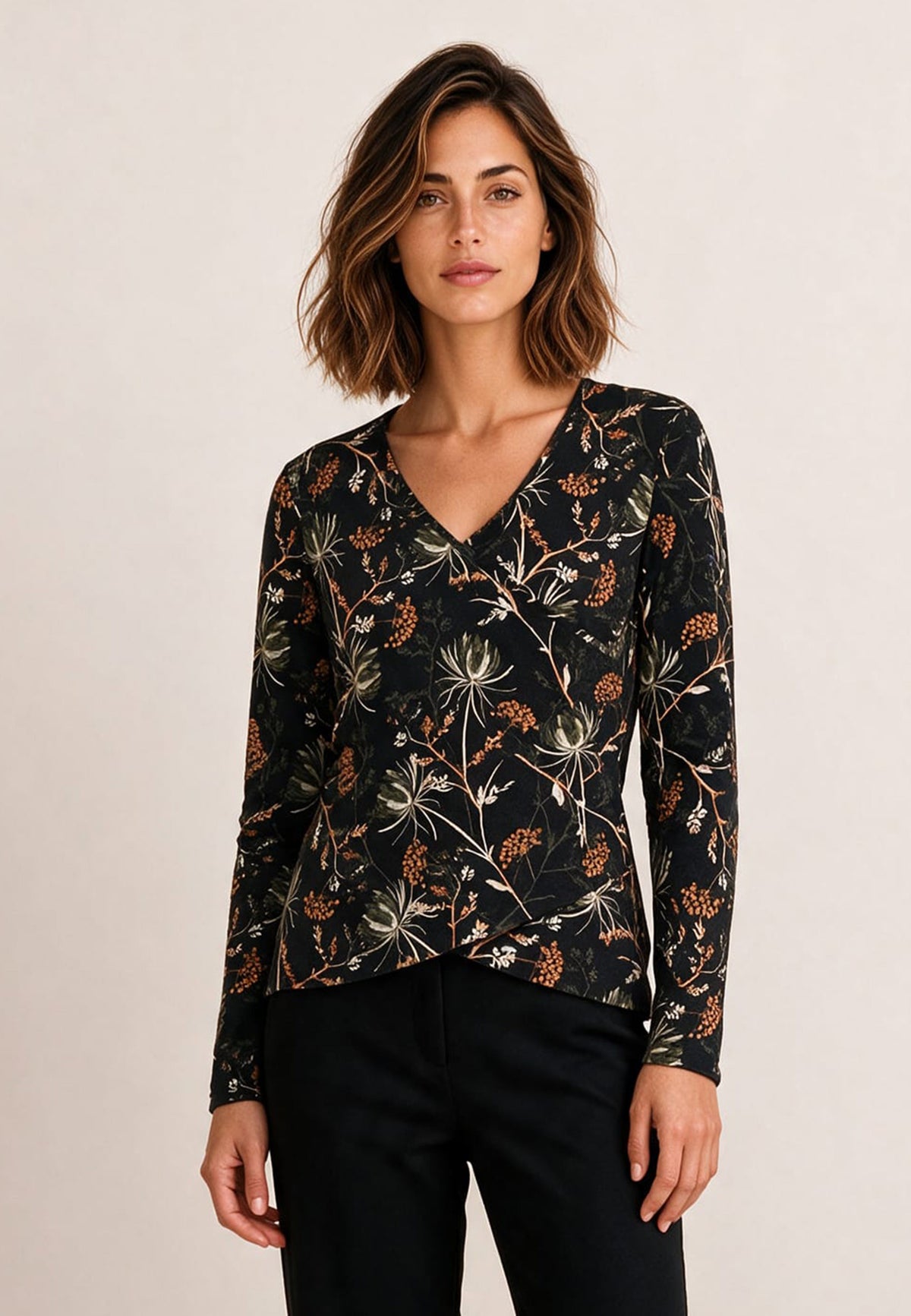 Wrap top, model Lisa