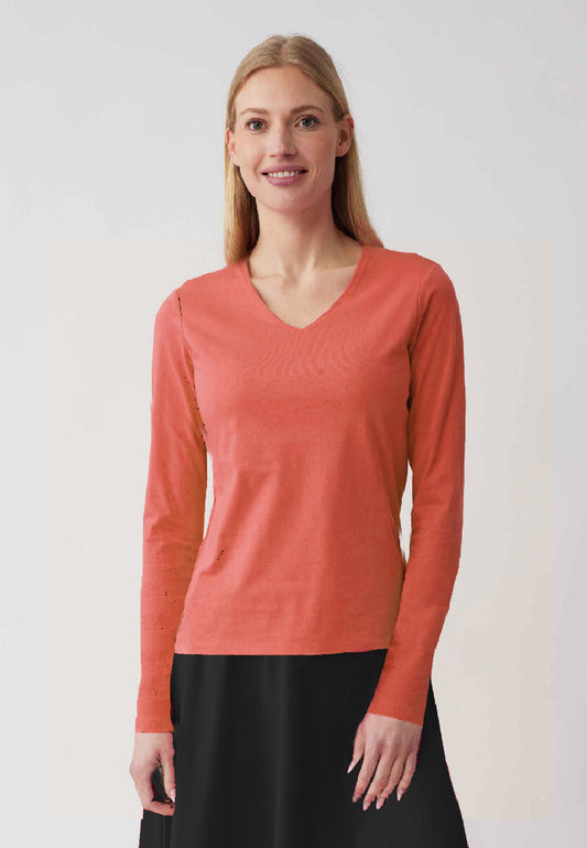 V-neck shirt, model Mara